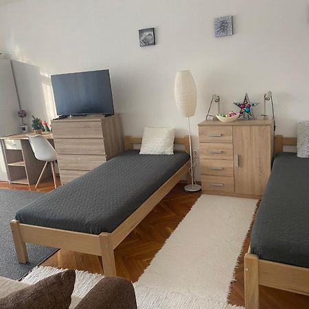Koezponti Apartman Kiskunfélegyháza Buitenkant foto