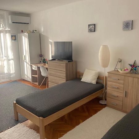 Koezponti Apartman Kiskunfélegyháza Buitenkant foto