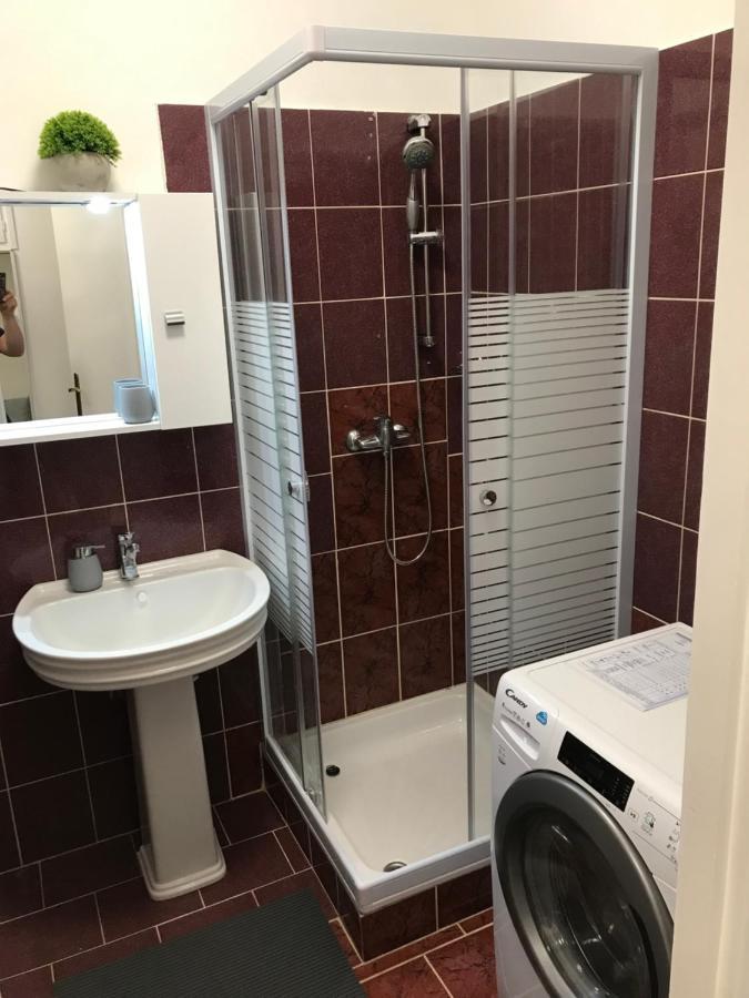 Koezponti Apartman Kiskunfélegyháza Buitenkant foto