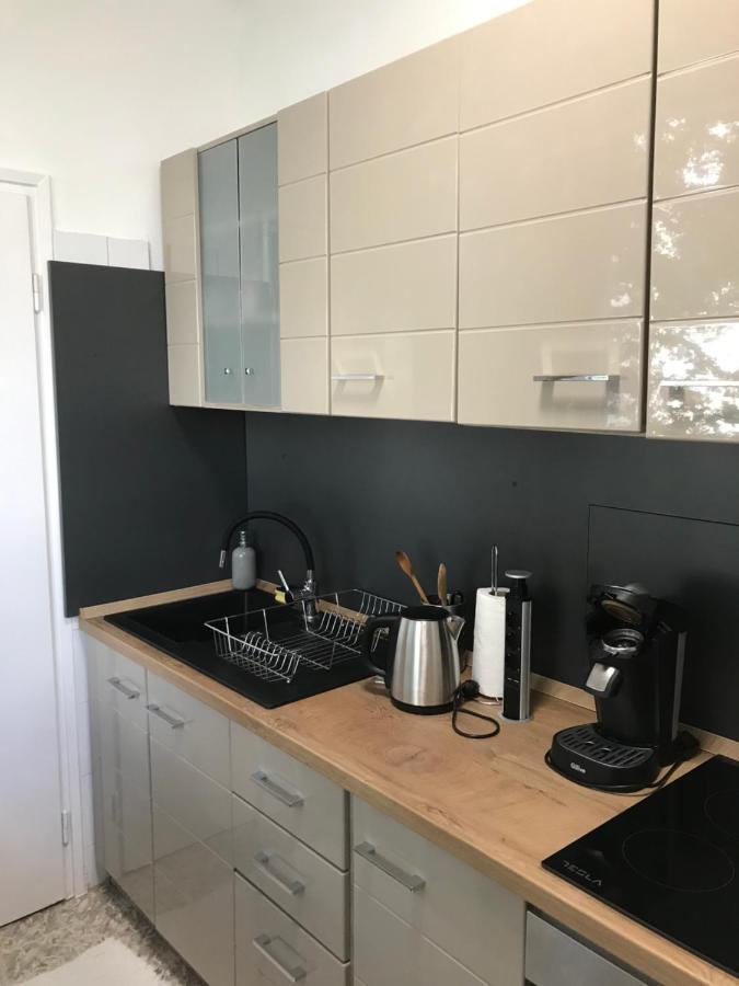 Koezponti Apartman Kiskunfélegyháza Buitenkant foto