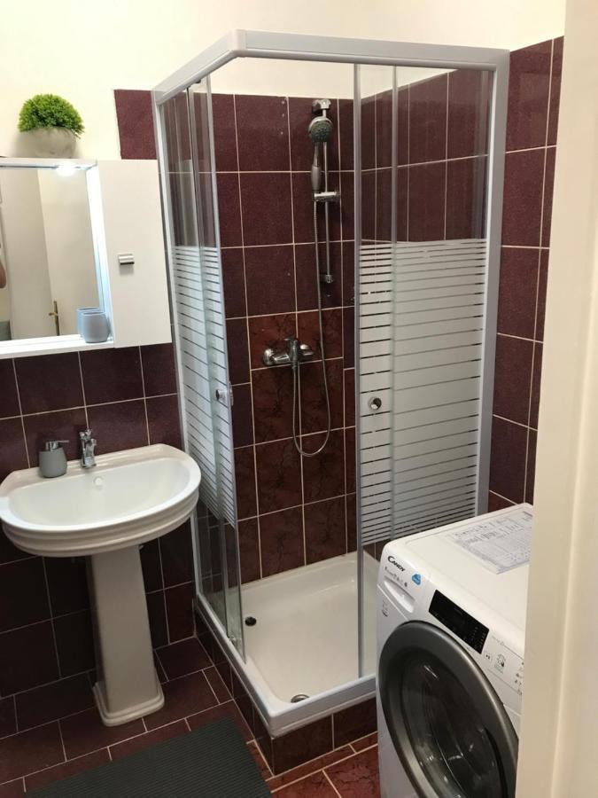 Koezponti Apartman Kiskunfélegyháza Buitenkant foto