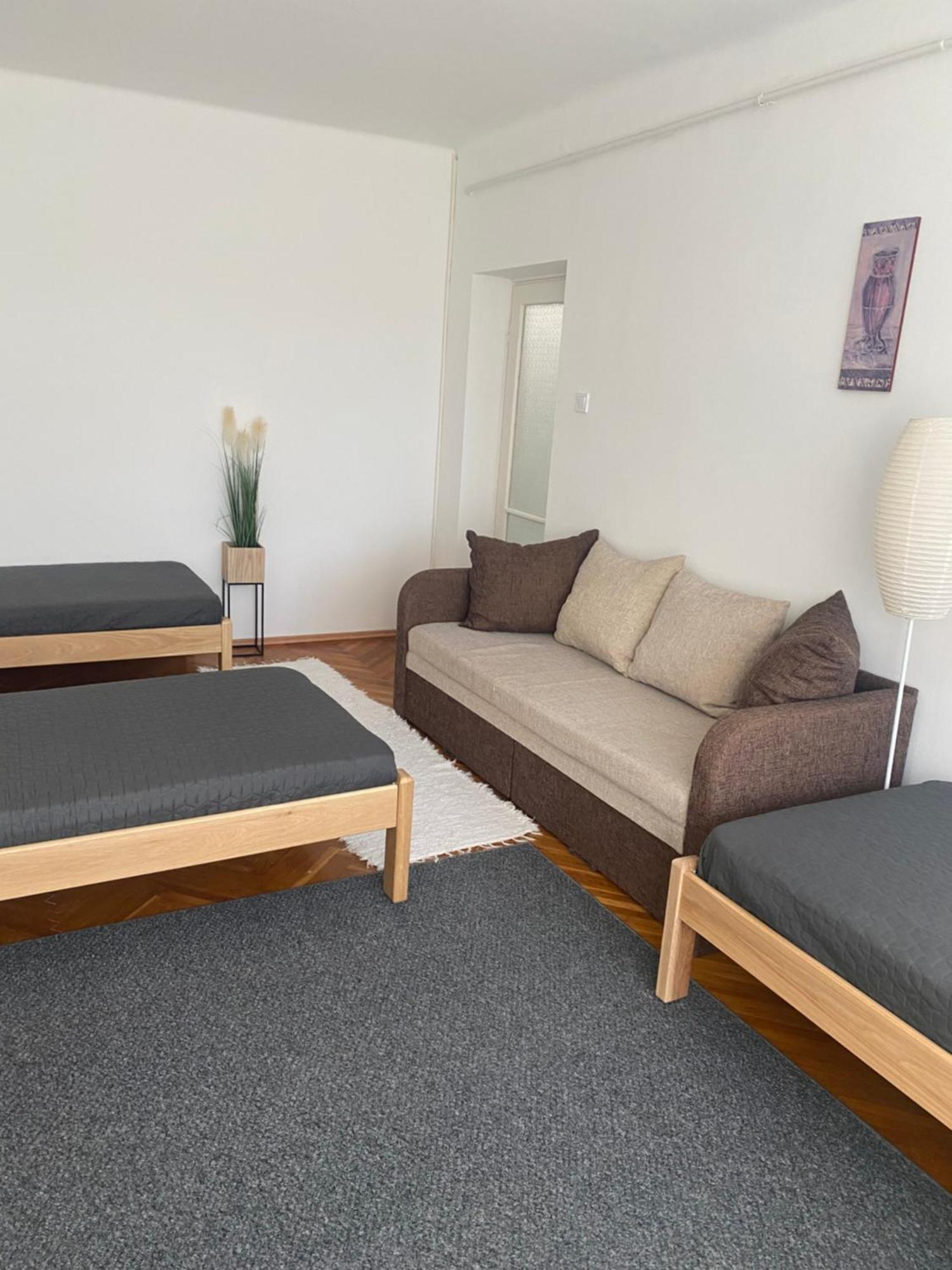 Koezponti Apartman Kiskunfélegyháza Buitenkant foto