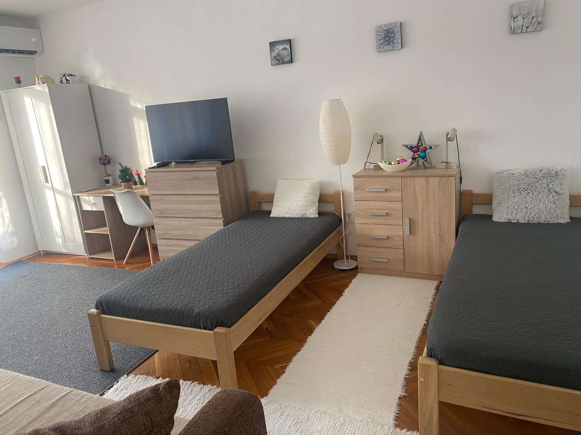 Koezponti Apartman Kiskunfélegyháza Buitenkant foto