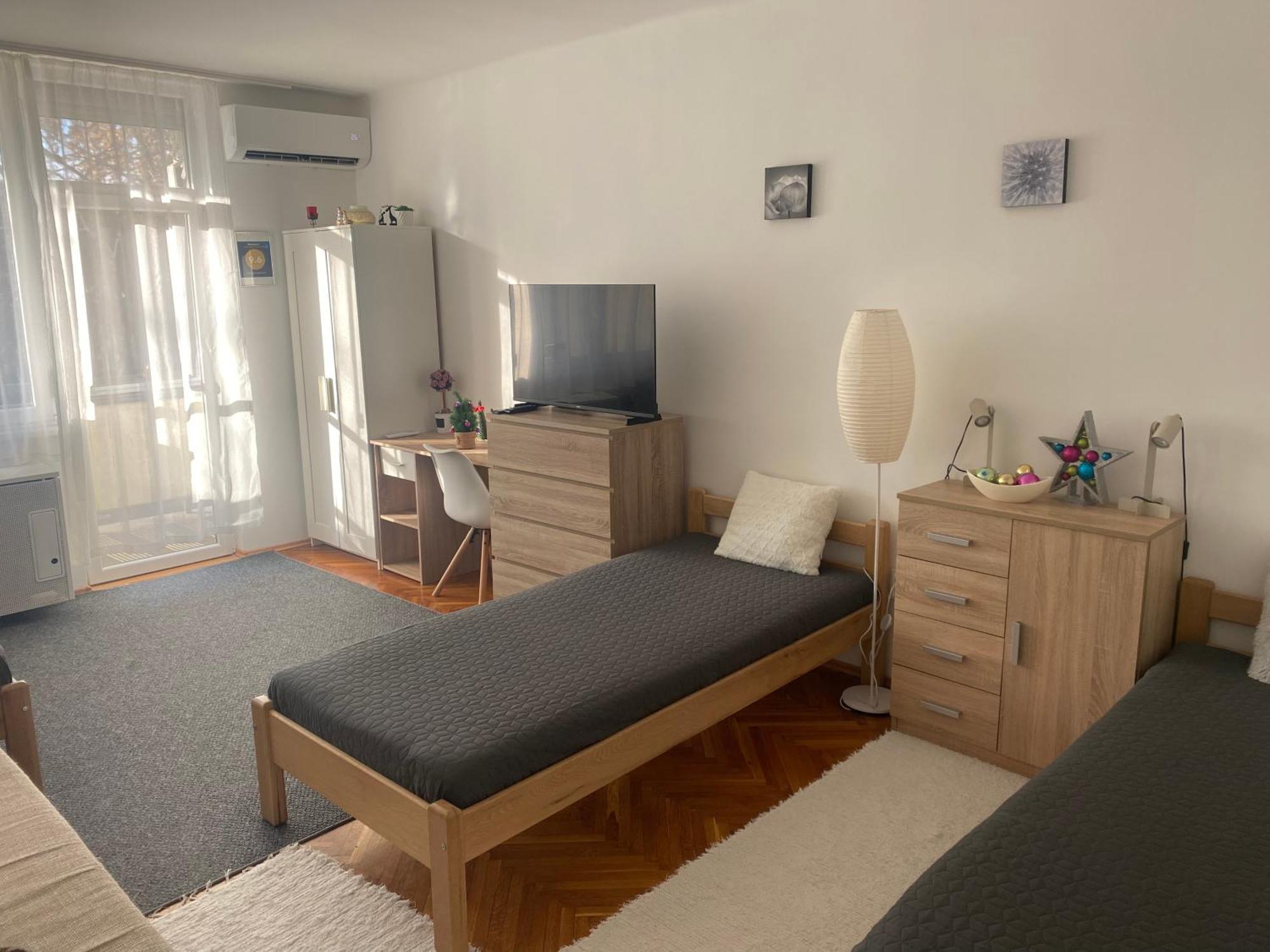 Koezponti Apartman Kiskunfélegyháza Buitenkant foto