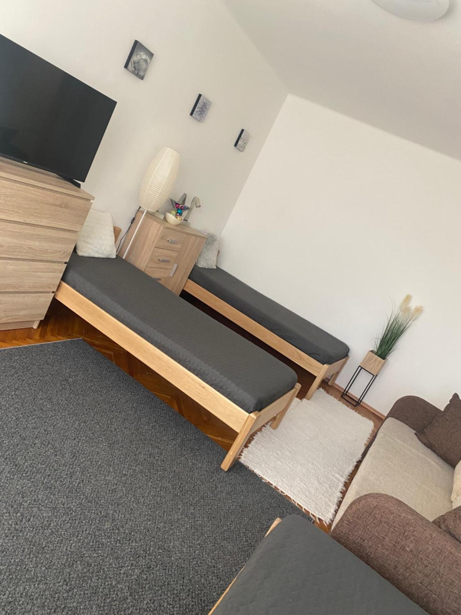 Koezponti Apartman Kiskunfélegyháza Buitenkant foto