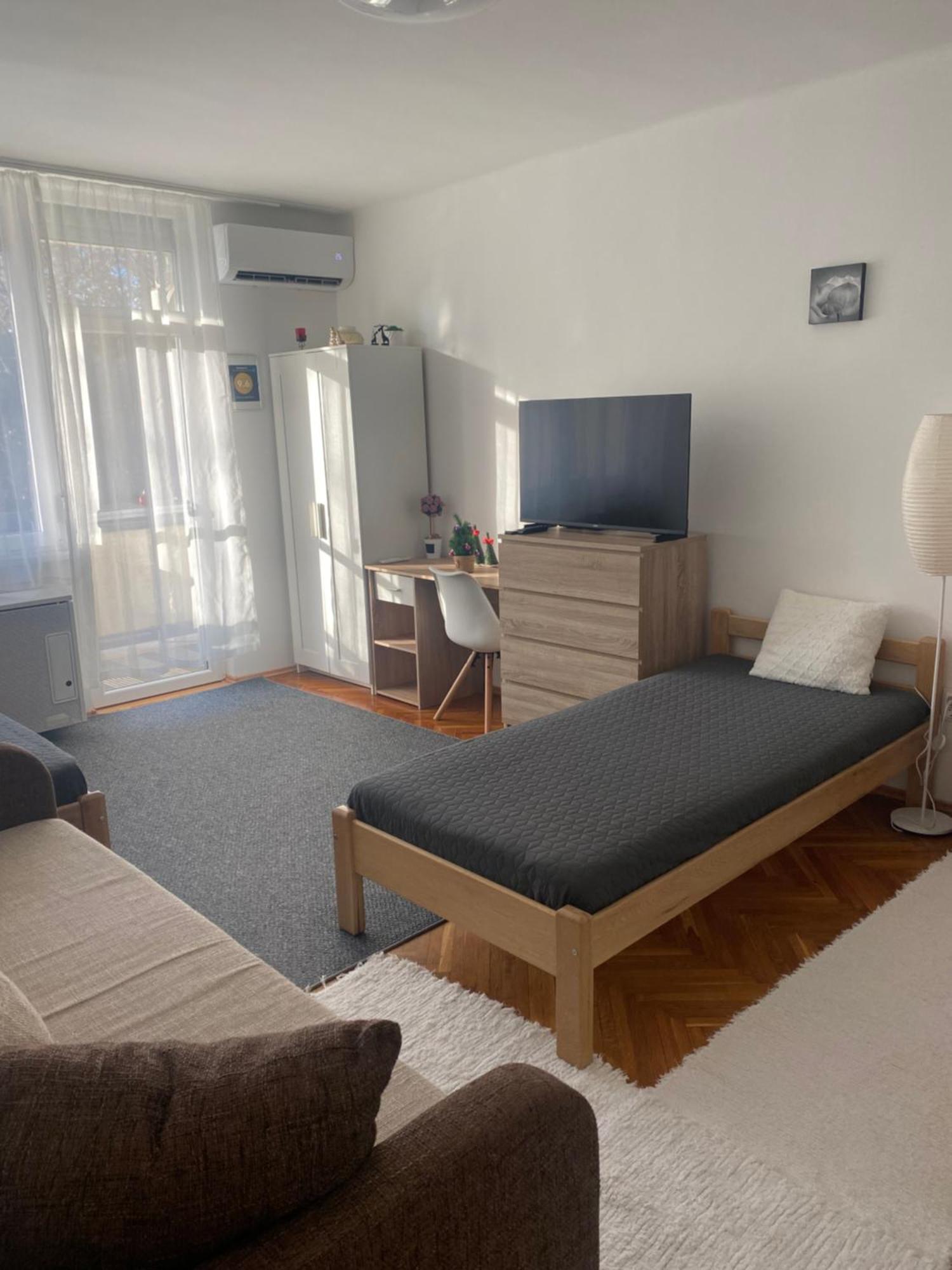 Koezponti Apartman Kiskunfélegyháza Buitenkant foto